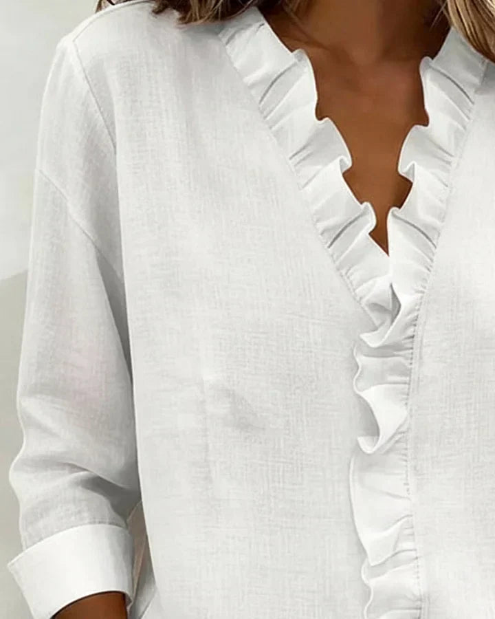 Chiara™ | Blusa con scollo a V e volant delicati