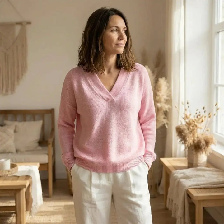 Clara | Soft Pink V-Neck Sweater in Relaxed Fit