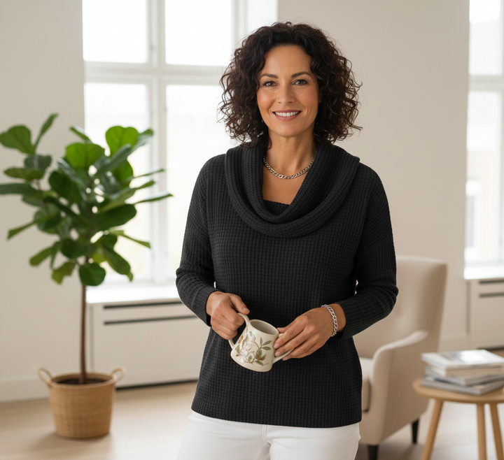 Amber™ – Warme Wafeltrui met Elegante Watervalhals