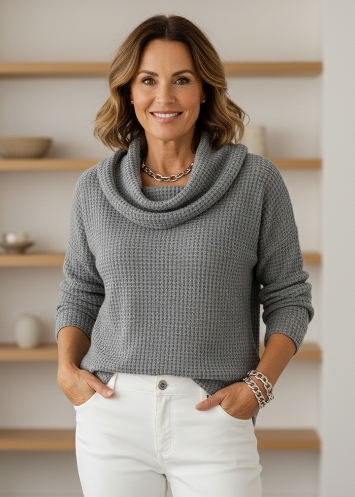 Amber™ – Warme Wafeltrui met Elegante Watervalhals